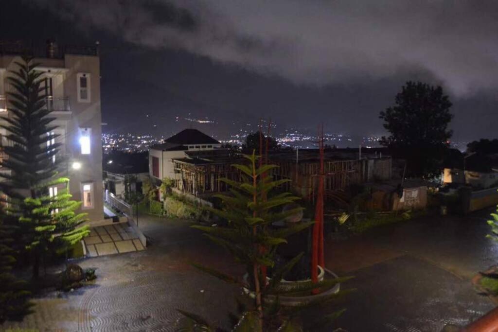 Villa Agro Kusuma Pinus R7 バトゥ エクステリア 写真